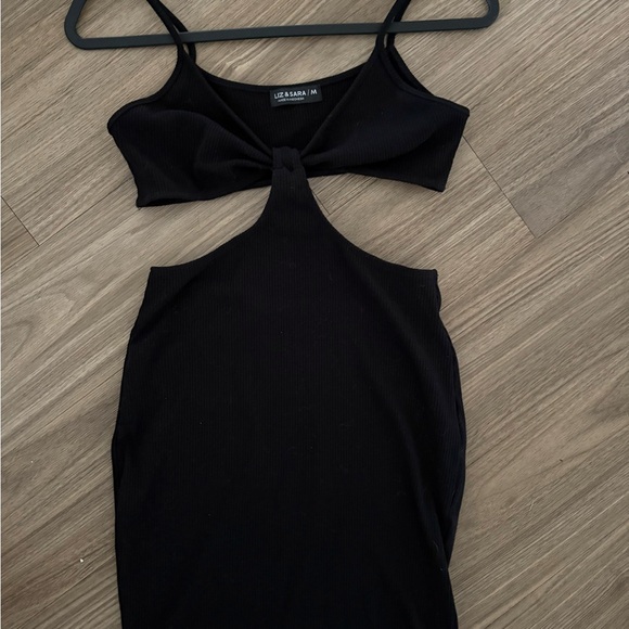 Elegant Black Cut-Out Dress - Picture 3 of 3